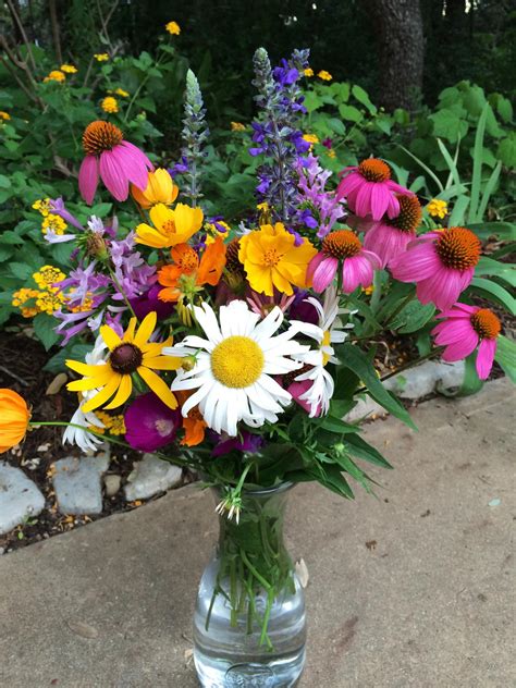 Easy Beautiful Flower Bouquets From Your Own Garden Dianas Designs