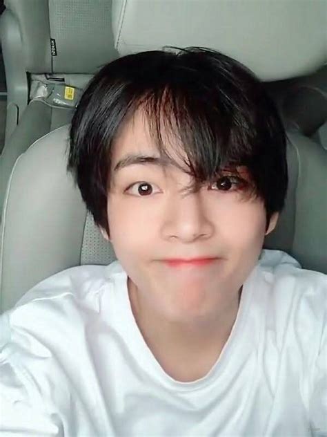 Pin Oleh Agatha Di BTS Bts Taehyung Selca Taehyung Selebritas