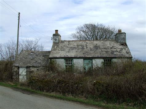 Ty Gwyn Derelict Cottage © Nigel Williams Geograph Britain And Ireland