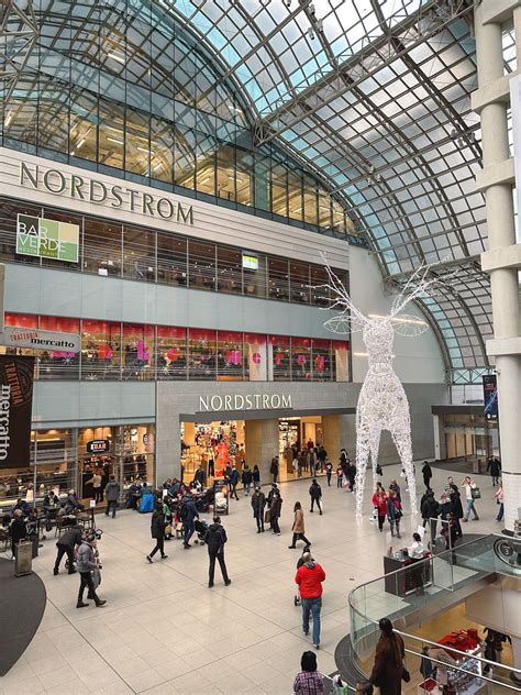 7 Best Shopping Malls In Toronto You Must Visit