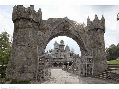 Gothic Castle In Connecticut Décoration De La Maison