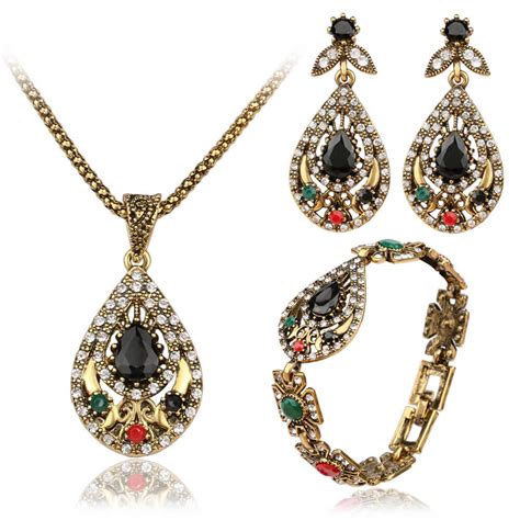 Shop online for bridal jewellery: Bridal Jewellery Set | Pakistani Jewelry Online Shopping