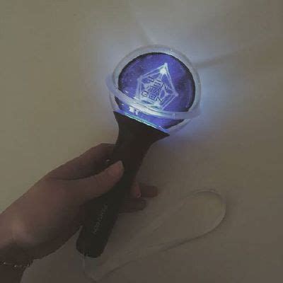 Shutting your eyelids immediately due to the bright light, you took a minute to stretch and wake yourself up. Guess the kpop lightstick! 2019 - Test