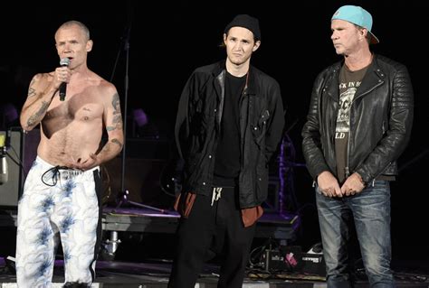 Anthony Kiedis Hospitalized Red Hot Chili Peppers Shows Canceled E