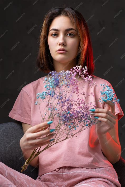 Premium Photo Girl Dressed In Pink Pajamas Holding A Bouquet Of Dried