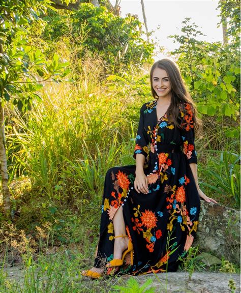 ana karla blogueira evangélica byanak vestido longo dark floral shein