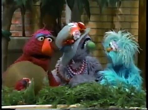 Sesame Street Zoes Aunt Chloe Visits Dailymotion Video
