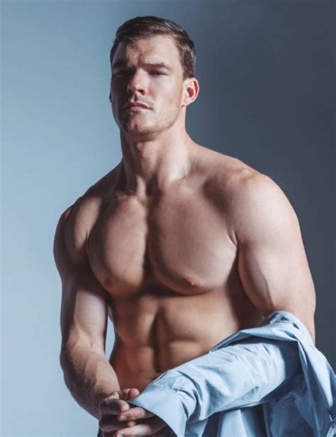 Ummmm Wow Actor Alan Ritchson Daily Squirt