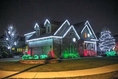 10 Christmas Lights On House Ideas
