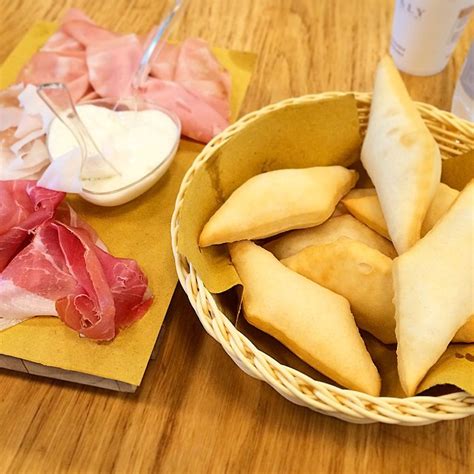 Il pane azzimo è un alimento semplice e antichissimo, preparato con farina, acqua e sale, senza l'aggiunta di lievito. Gnocco fritto senza lievito Bimby TM31 | TM5
