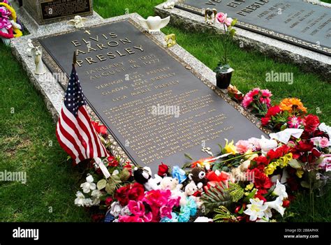 Memphis Tennessee United States July 21 2009 The Grave Of Elvis