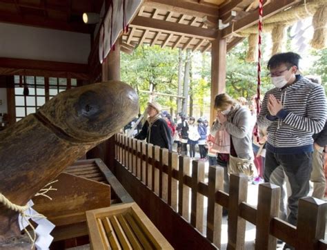Festival De Fertilidade Japon S Tem Ora Es Para P Nis Gigante Fotos Uol Not Cias