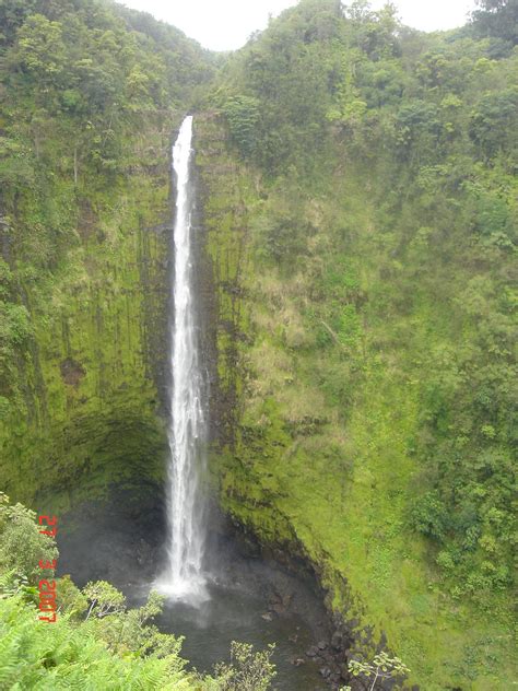 Akaka Falls Park Waterfall In Hawaii Waterfall Future Travel Autumn