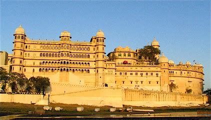 Prominent forts and palaces in udaipur that are highly worthy of a visit. City Tour of Udaipur