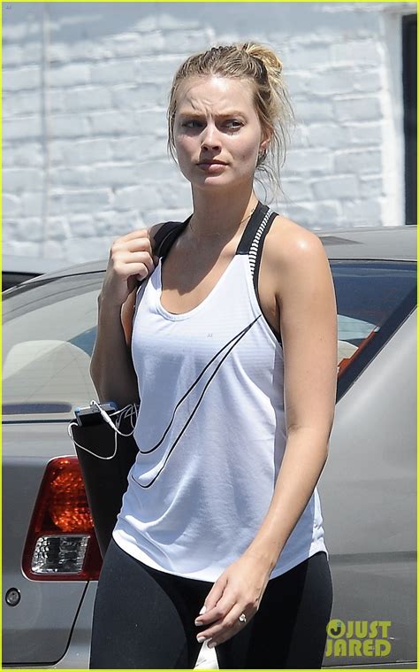 Margot Robbie Goes Makeup Free For A Trip To The Gym Photo 3911979