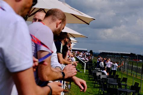 %event% / %session_name%noch 00:00:00 stunden. Silverstone Live | Formel 1 Grand Prix von Großbritannien ...