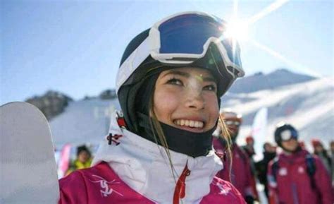 Eileen gu, born to american and chinese parents, is a chinese freestyle skier. 中美混血谷爱凌（Eileen Gu）代表中国夺滑雪世界杯加拿大站冠军_奇象网