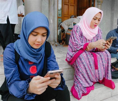 10 Penampilan Dea Imut Berbalut Hijab Pesonanya Bikin Hati Teduh