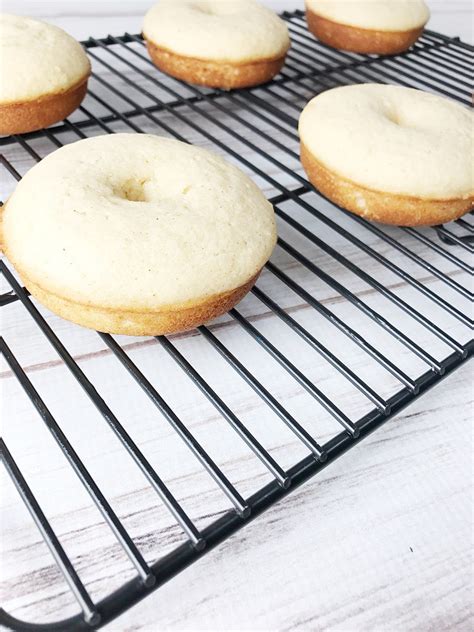 Baked Vanilla Buttermilk Donuts With Maple Glaze Kelly Lynns Sweets