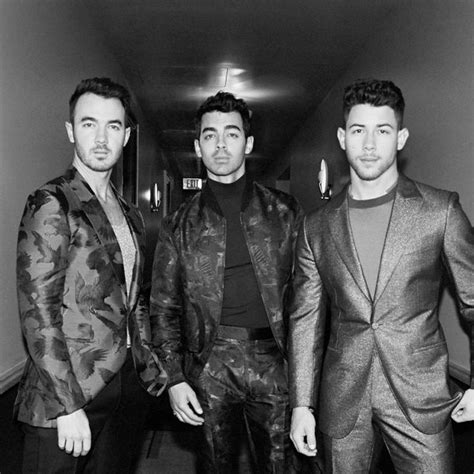 Scopri I Nuovi 2 Singoli Dei Jonas Brothers “x” E “five More Minutes