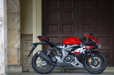 原付二種／125ccバイクで公道最強は『gsx R125』以上にネイキッド『gsx S125』なんじゃないか？ という疑惑【suzuki