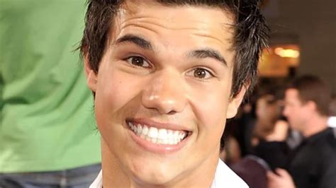 Taylor Lautners Transformation Is Seriously Stunning Youtube