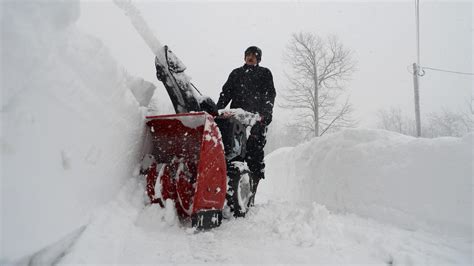 Photos Buffalo Buried Under 6 Feet Of Snow As Historic Storm Rages