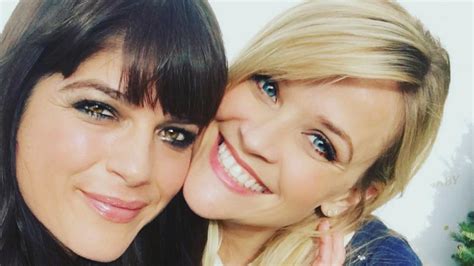 Reese Witherspoon And Selma Blair Have Adorable Cruel Intentions