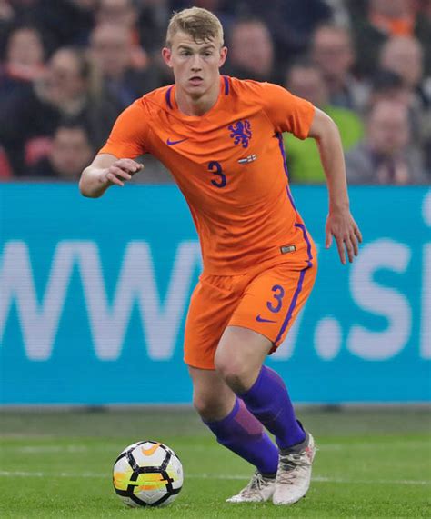 De ligt told de volkskrant. Barcelona news: Transfer target Matthijs de Ligt spotted ...