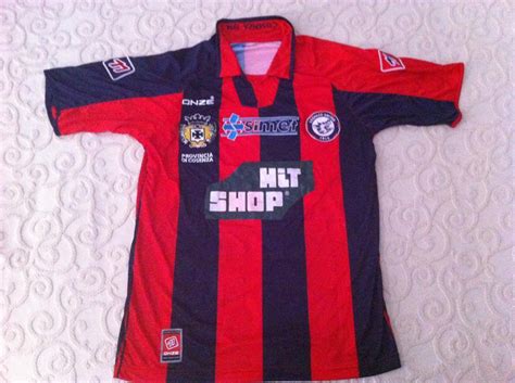 In 2005 the club folded, ended its 91 years of history. Cosenza Calcio 1914 Home maglia di calcio 2008 - 2009.