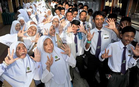 Di antaranya ialah dapat berkomunikasi dengan pelbagai bangsa dari serata dunia. Memperkasa Kemahiran Pelajar Dalam Pelbagai Bahasa Fokus ...