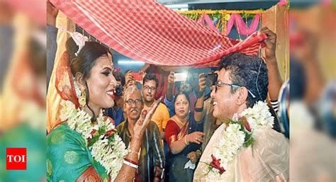 Transgender Couple Tie The Knot In West Bengals First ‘rainbow Wedding Kolkata News Times