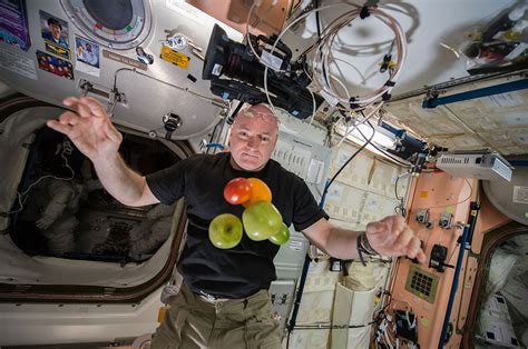 Astronaut Scott Kelly Sets New U S Record For Time Spent In Space Space