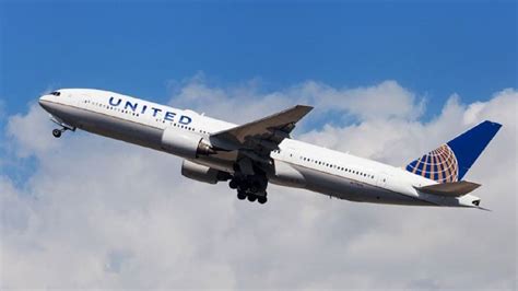 United Airlines To Hire 10000 Pilots Over Next Decade To Offset