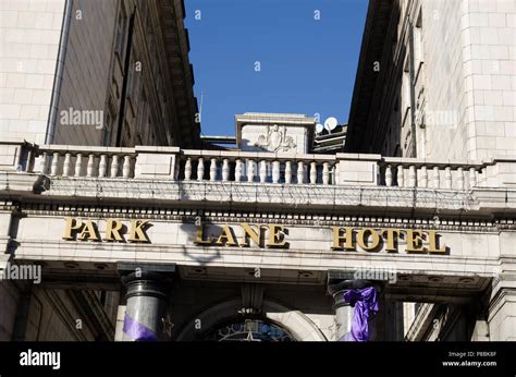 Park Lane Hotel London Stock Photo Alamy