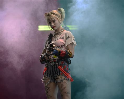 Watch all seasons of harley quinn in full hd online, free harley quinn streaming with english. How Margot Robbie Learned to Skate Like Harley Quinn from ...