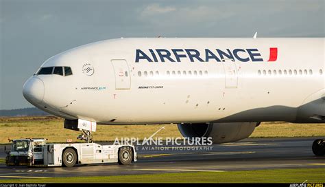 F Gsqi Air France Boeing 777 300er At Paris Charles De Gaulle