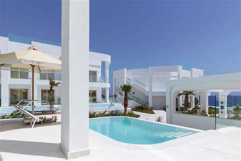 The Party Never Ends Pool Suite – Meraki Resorts