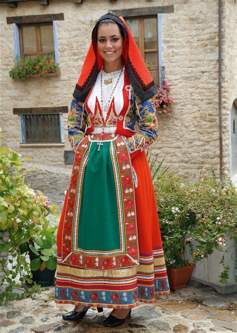 Sardinia Folklore Traditional Dress Italy Traditional Outfits