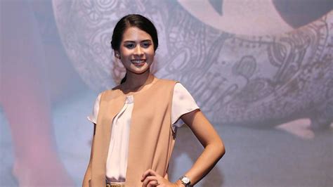 Lagu ini merupakan soundtrack dari film habibie ainun 3. Lirik Lagu Kamu dan Kenangan - Maudy Ayunda - Ragam Bola.com