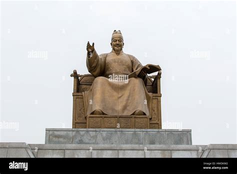 Estatua De Sejong De Se L El Ex Rey Y Uno De Los M S Grandes Reyes De