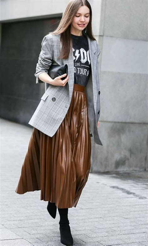 9 awe inspiring ways to wear a pleated skirt and look gorgeous all day pleated skirt outfit