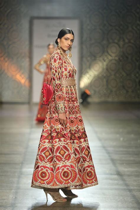 On this day, everybody loves to enjoy, dance, and gathered together. What to Wear to Your Best Friend's Indian Wedding: 6 ...