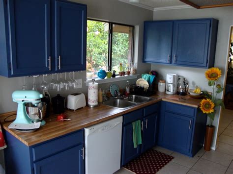 Navy blue kitchen cabinets with overlays. Paint It Blue: Combining Colour Ideas for your Simple ...