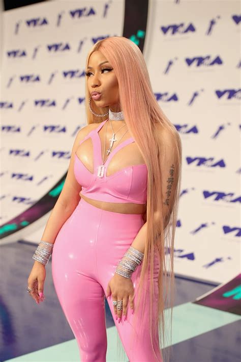 Nicki Minaj: Long Pink and Blonde Hair, 2017 MTV VMAs | Nicki Minaj