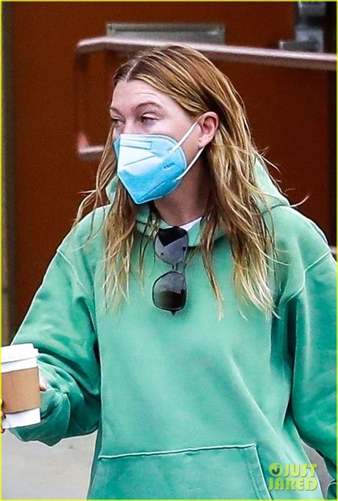 Ellen Pompeo Keeps It Comfy In Green Sweats On A Coffee Run Photo