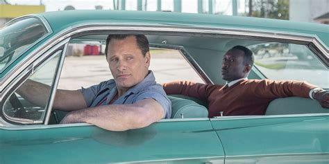 Polisi sebut mobil sedan hilang kendali sebelum tabrak apotek senopati. 'Green Book' - - Alea.eus