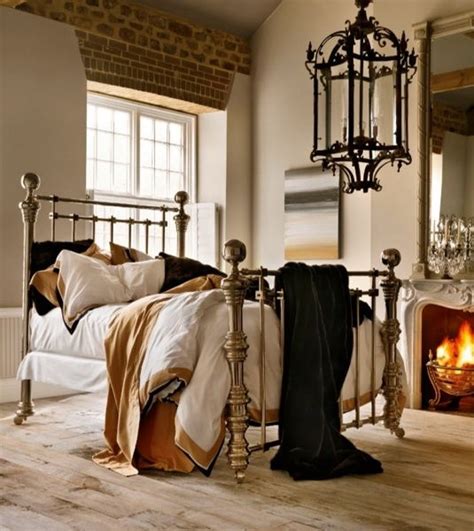 I had a disturbing experience with the freight service that slim, hammered iron is finished in antique brass for rich depth that defies this frame's feminine air. Eye For Design: Decorate With Brass Beds.......Beauty in ...