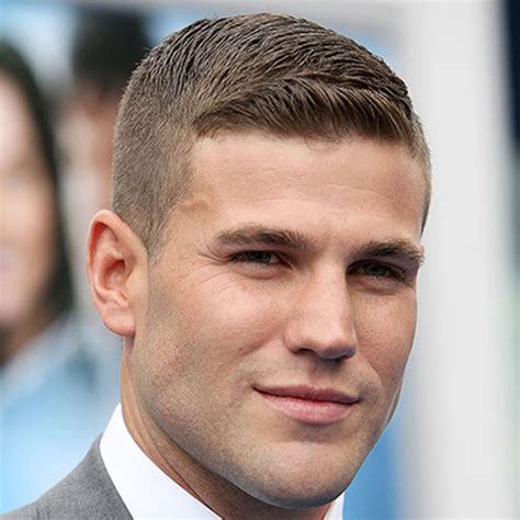 Draw some inspo from the trendiest celebs! Ivy League Haircut - A Classy Crew Cut | Men's Hairstyles ...