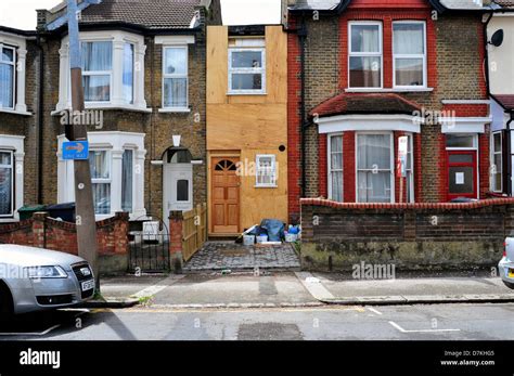 A View Of The Narrowest House In East London Uk Stock Photo Alamy